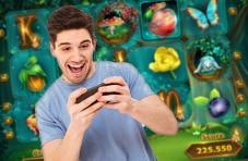 Smiling online player